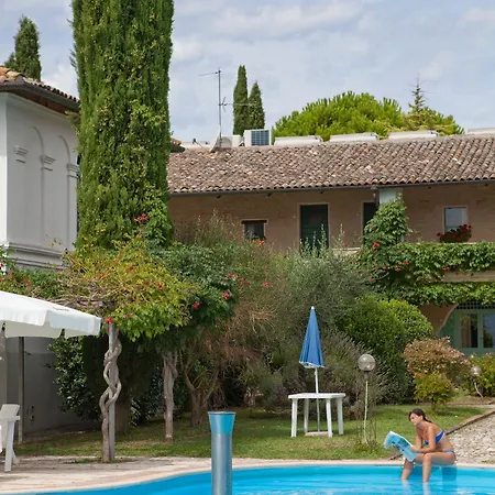 Subretia Residenze Di Campagna Aparthotel 3*