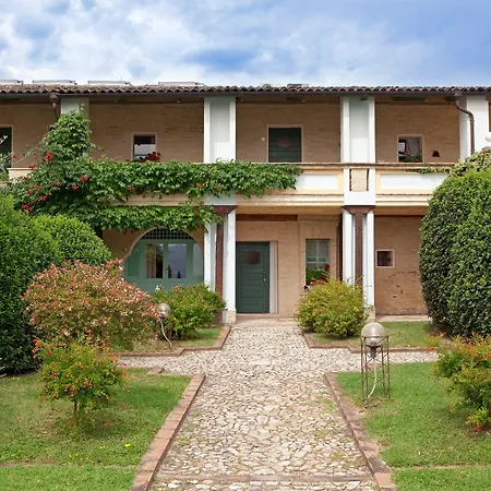 Subretia Residenze Di Campagna 3*