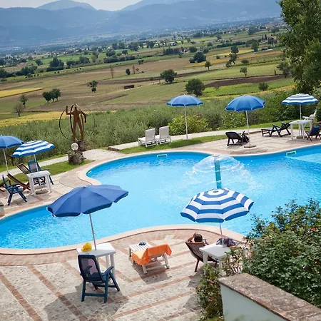 アパートホテル Subretia Residenze Di Campagna 3*