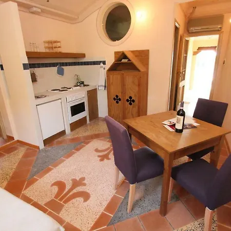 アパートホテル Subretia Residenze Di Campagna 3*