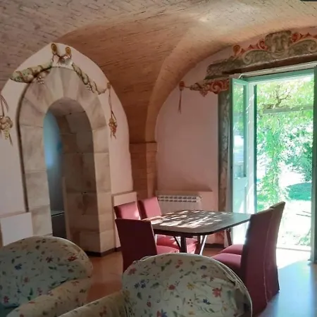 アパートホテル Subretia Residenze Di Campagna 3*